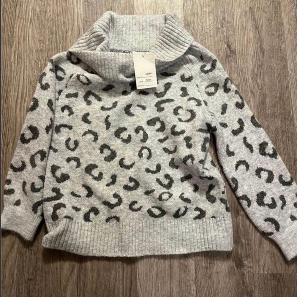 NWT Lauriebelles Gray Leopard Print Sweater - Grey M/L